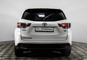 Подержанный автомобиль Toyota Highlander 2015 года (6 фото)
