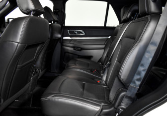 Подержанный автомобиль Ford Explorer 2018 года (14 фото)