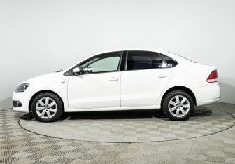 Подержанный автомобиль Volkswagen Polo Sedan 2012 года (8 фото)