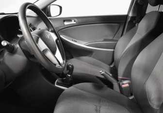 Подержанный автомобиль Hyundai Solaris Sedan 2013 года (10 фото)