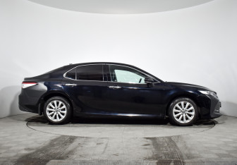 Подержанный автомобиль Toyota Camry Sedan 2021 года (4 фото)