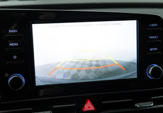 Подержанный автомобиль Hyundai Elantra Sedan 2022 года (15 фото)