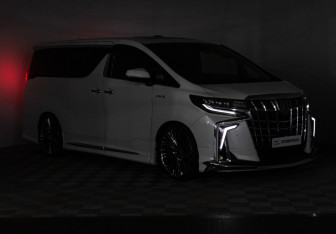 Подержанный автомобиль Toyota Alphard 2020 года (37 фото)