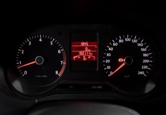 Подержанный автомобиль Volkswagen Polo Sedan 2010 года (16 фото)