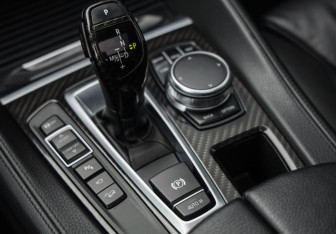 Подержанный автомобиль BMW X5 2016 года (22 фото)