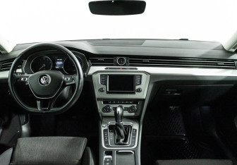 Подержанный автомобиль Volkswagen Passat Sedan 2017 года (13 фото)
