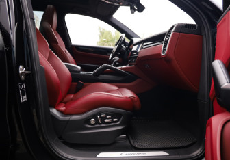 Подержанный автомобиль Porsche Cayenne 2019 года (31 фото)