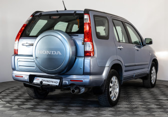 Подержанный автомобиль Honda CR-V 2006 года (5 фото)