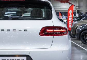 Подержанный автомобиль Porsche Macan 2018 года (10 фото)