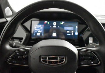 Подержанный автомобиль Geely Monjaro 2023 года (19 фото)