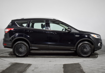 Подержанный автомобиль Ford Kuga 2016 года (4 фото)