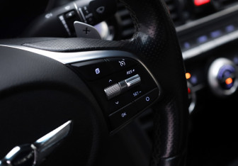 Подержанный автомобиль Genesis G70 2019 года (13 фото)