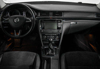 Подержанный автомобиль Skoda Superb Wagon 2014 года (17 фото)