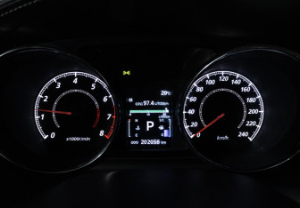 Подержанный автомобиль Citroen C-Crosser 2012 года (12 фото)