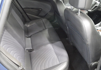 Подержанный автомобиль Opel Astra Sedan 2012 года (13 фото)