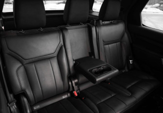 Подержанный автомобиль Land Rover Discovery 2020 года (33 фото)