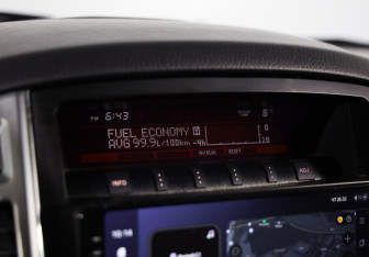 Подержанный автомобиль Mitsubishi Pajero 2019 года (15 фото)