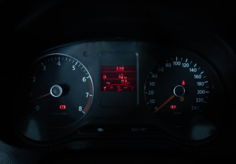 Подержанный автомобиль Volkswagen Polo Sedan 2014 года (9 фото)