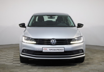 Подержанный автомобиль Volkswagen Jetta Sedan 2018 года (2 фото)