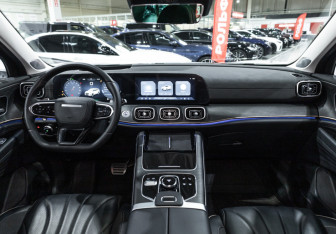 Подержанный автомобиль Jaecoo J8 2024 года (13 фото)