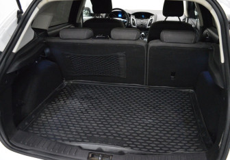 Подержанный автомобиль Ford Focus Hatchback 2013 года (15 фото)