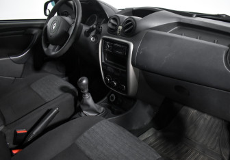 Подержанный автомобиль Renault Duster 2014 года (11 фото)