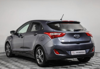 Подержанный автомобиль Hyundai i30 Hatchback 2016 года (7 фото)