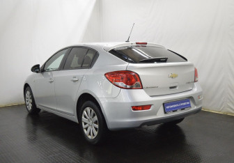 Подержанный автомобиль Chevrolet Cruze Hatchback 2012 года (7 фото)