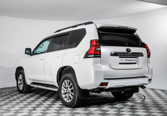 Подержанный автомобиль Toyota Land Cruiser Prado 2017 года (7 фото)
