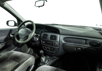 Подержанный автомобиль Renault Megane Sedan 2003 года (9 фото)