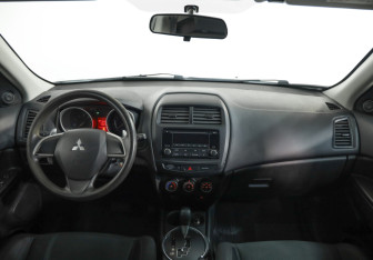 Подержанный автомобиль Mitsubishi ASX 2014 года (9 фото)