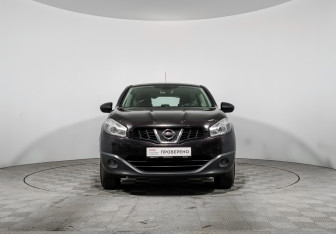 Подержанный автомобиль Nissan Qashqai 2012 года (2 фото)