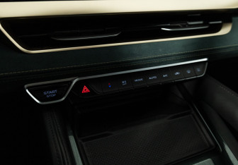 Подержанный автомобиль Geely Monjaro 2023 года (17 фото)