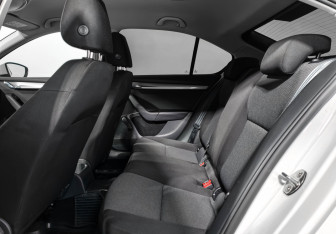 Подержанный автомобиль Skoda Octavia Liftback 2015 года (12 фото)