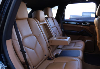 Подержанный автомобиль Porsche Cayenne 2015 года (17 фото)