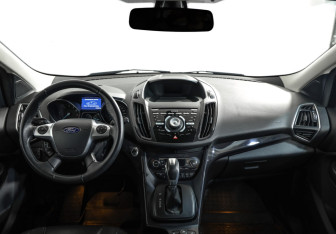 Подержанный автомобиль Ford Kuga 2015 года (9 фото)