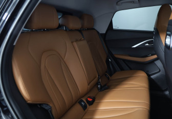 Подержанный автомобиль Omoda C5 2022 года (11 фото)