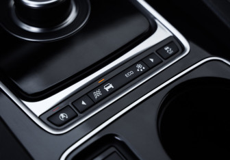 Подержанный автомобиль Jaguar F-Pace 2016 года (20 фото)