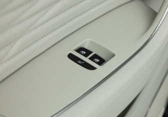 Подержанный автомобиль Hongqi HS5 2024 года (26 фото)