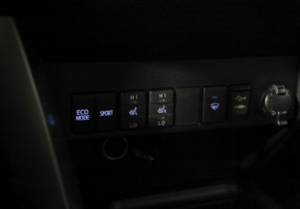 Подержанный автомобиль Toyota RAV4 2013 года (17 фото)
