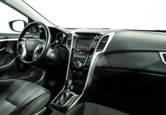 Подержанный автомобиль Hyundai i30 Hatchback 2015 года (9 фото)