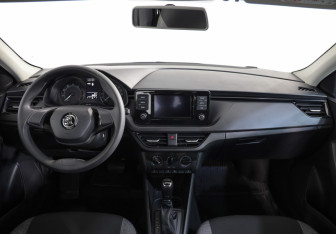 Подержанный автомобиль Skoda Rapid Liftback 2021 года (9 фото)