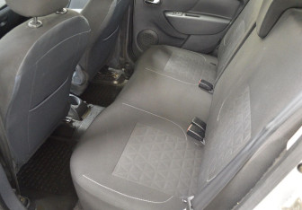 Подержанный автомобиль Renault Sandero 2014 года (11 фото)