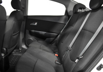 Подержанный автомобиль Kia Rio Sedan 2016 года (12 фото)