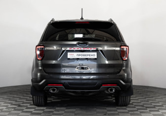 Подержанный автомобиль Ford Explorer 2019 года (8 фото)