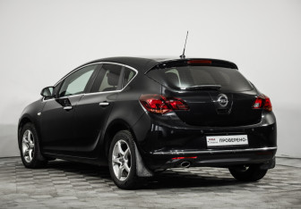 Подержанный автомобиль Opel Astra Hatchback 2012 года (7 фото)