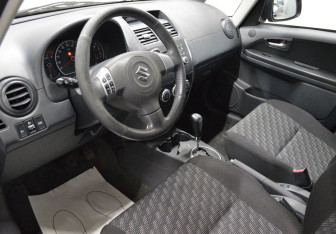 Подержанный автомобиль Suzuki SX4 Hatchback 2008 года (10 фото)