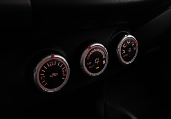 Подержанный автомобиль Mitsubishi Outlander 2006 года (14 фото)