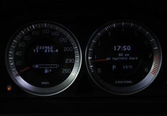 Подержанный автомобиль Volvo S60 2011 года (12 фото)