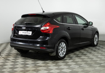 Подержанный автомобиль Ford Focus Hatchback 2013 года (5 фото)
